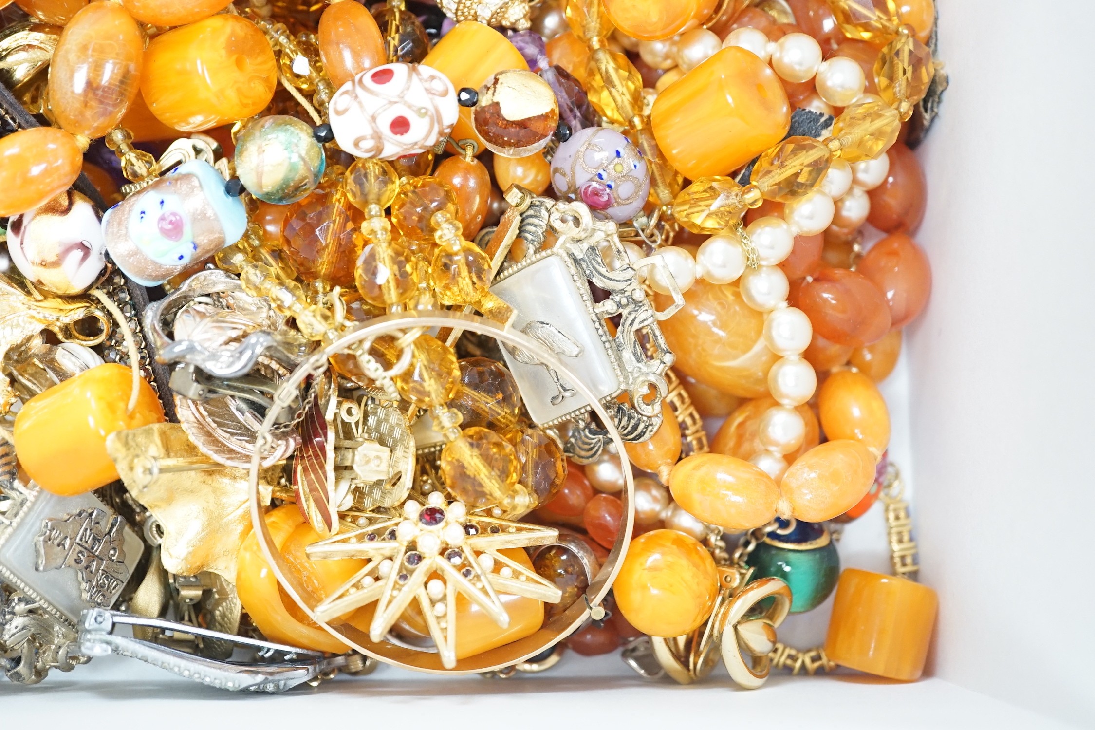 Mixed costume jewellery, including simulated amber necklaces.